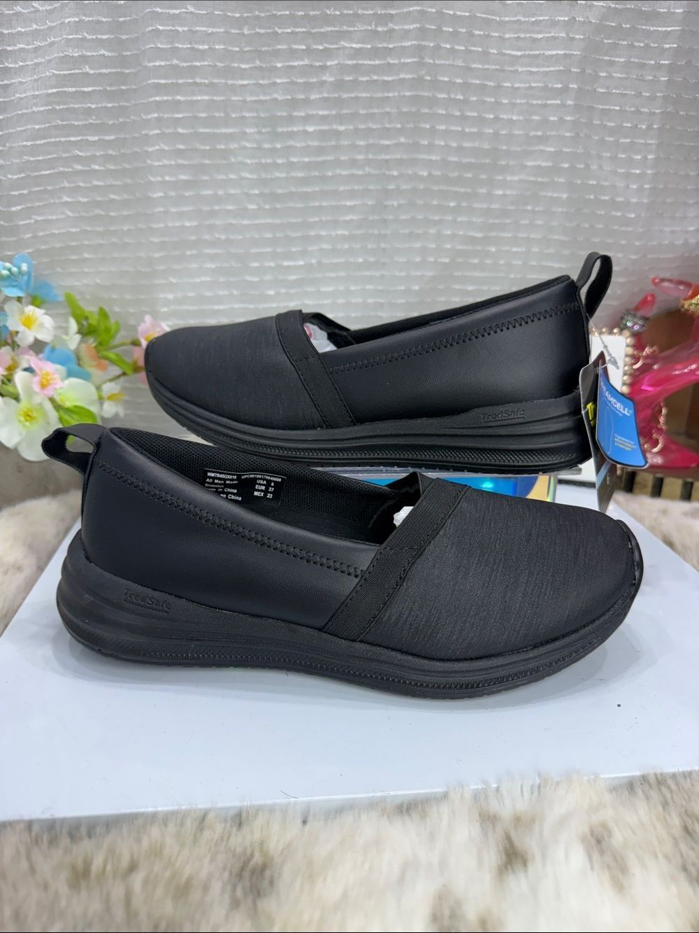 (A2) NWT TredSafe Alexis Non-Slip Shoes for Women, Black, Size 6